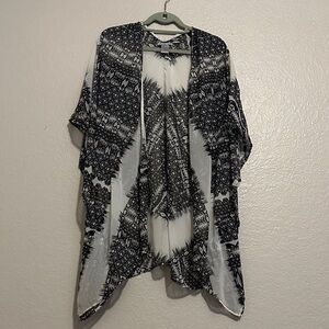 Charlotte Russe Black and White Geometric Cardigan